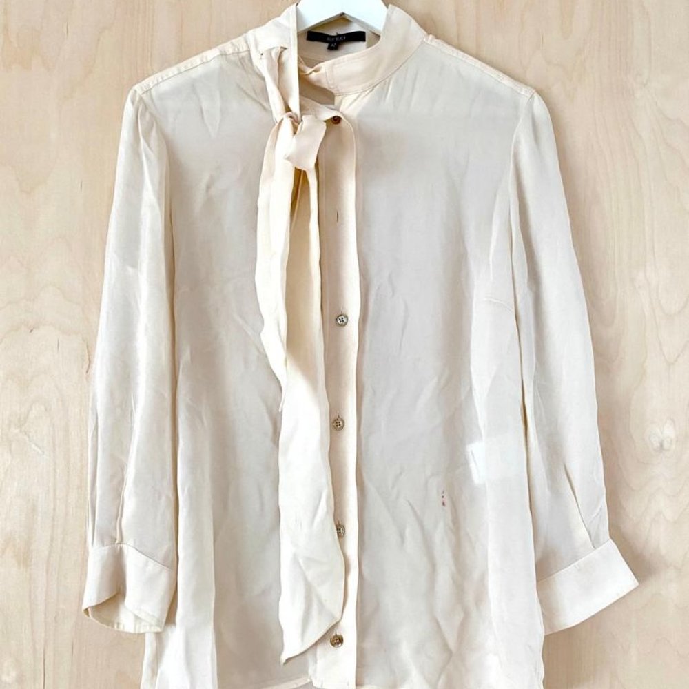 Gucci neck-tie silk blouse (size EU 42)